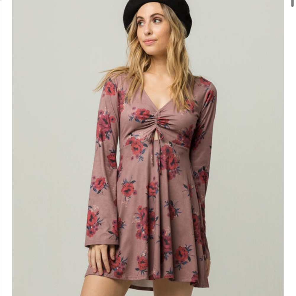 Socialite Cinch Keyhole Dress Mauve